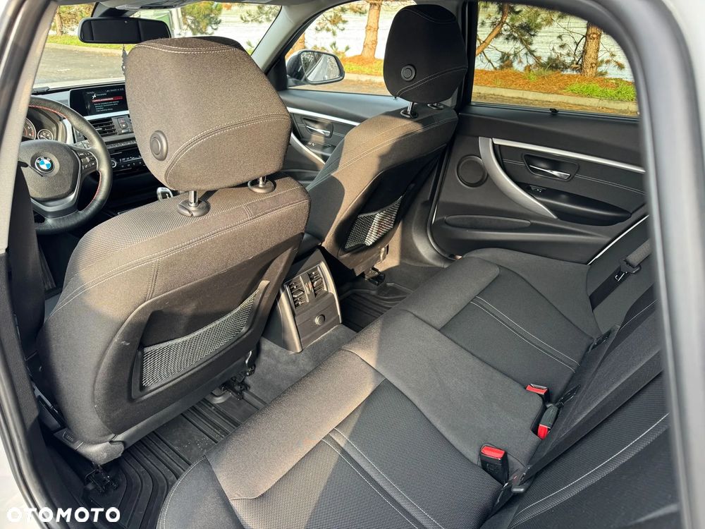 BMW Seria 3 320d Sport Line - 15