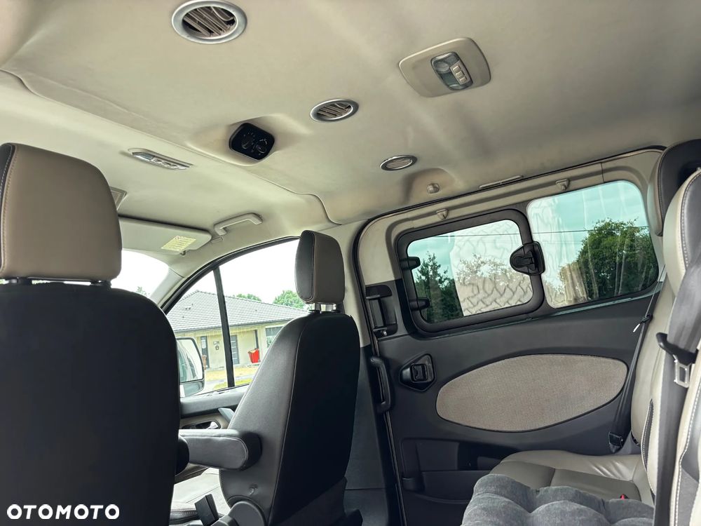 Ford Tourneo Custom 300 L2H1 VA Titanium - 30