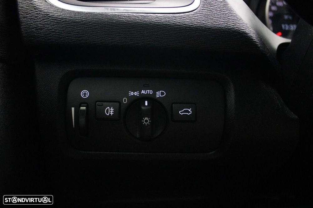 Volvo V40 2.0 D3 Inscription - 13