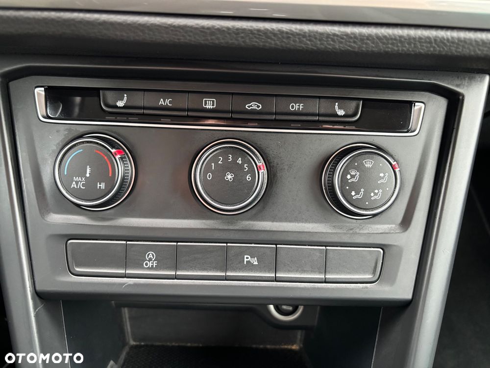 Volkswagen Touran - 17