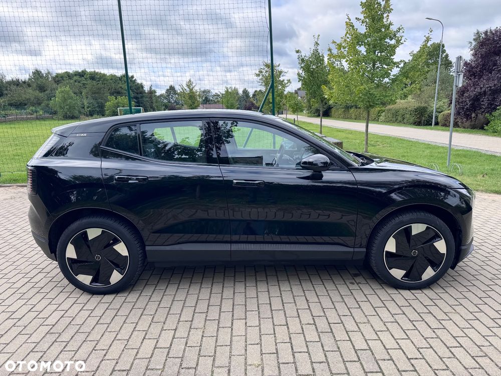 Volvo EX30 Single Motor Extended Range RWD Black Edition Plus - 8