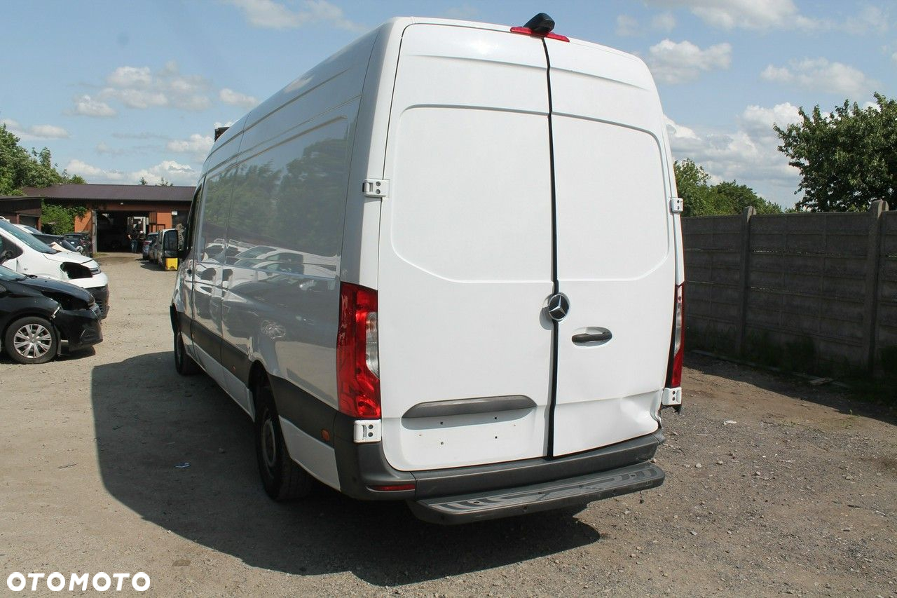 Mercedes-Benz Sprinter - 5