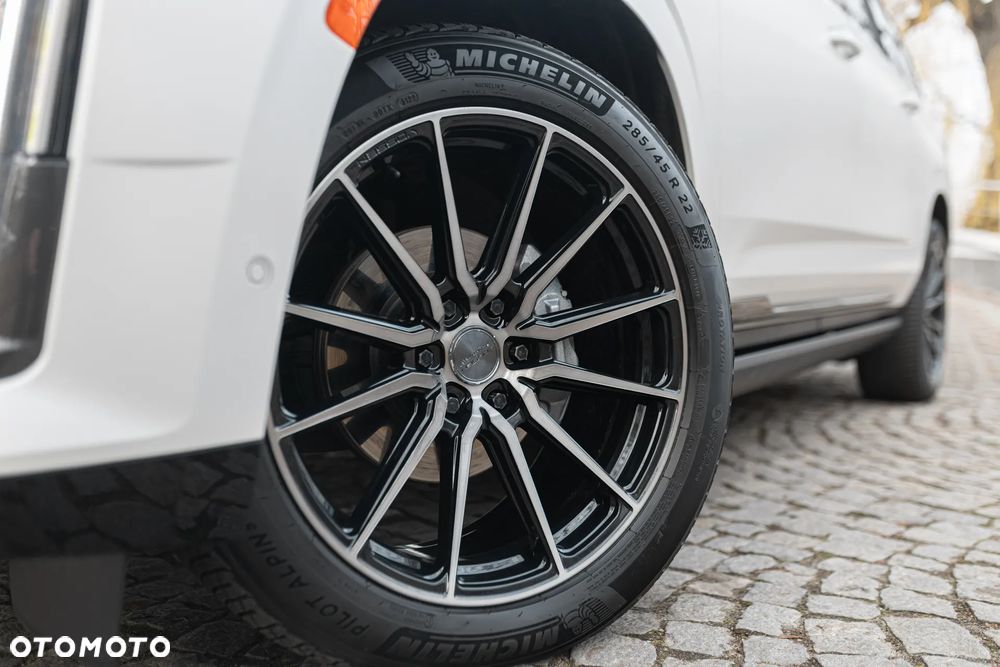 Cadillac Escalade - 3