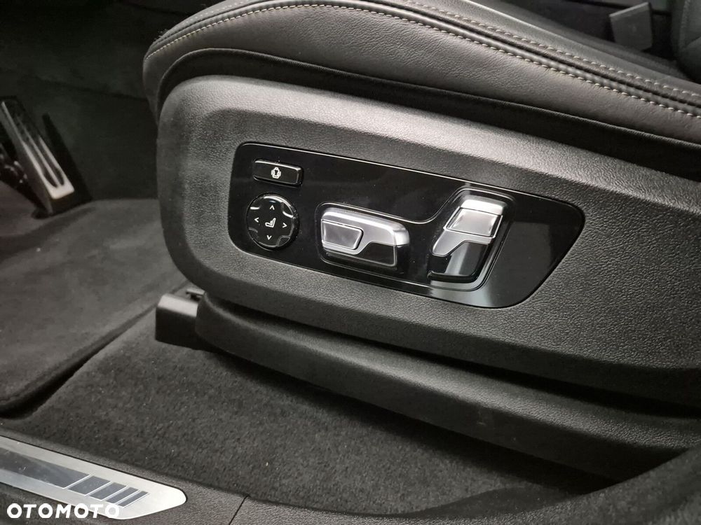 BMW X6 xDrive30d mHEV - 24