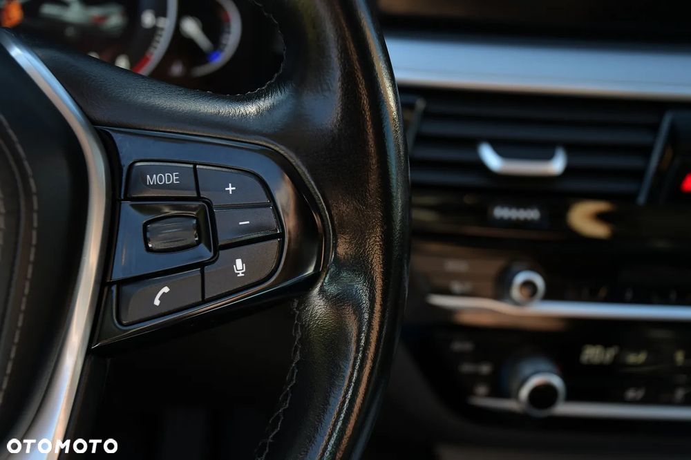BMW Seria 5 520d Sport Line - 28