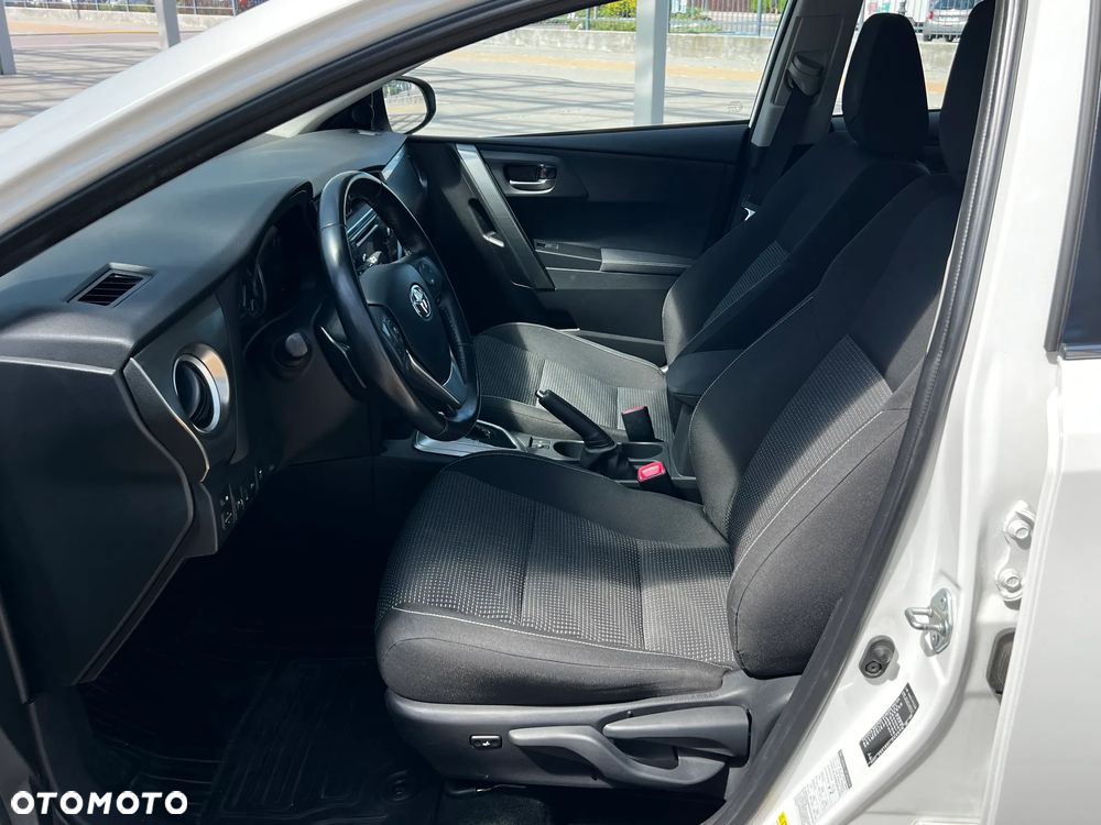 Toyota Auris - 16