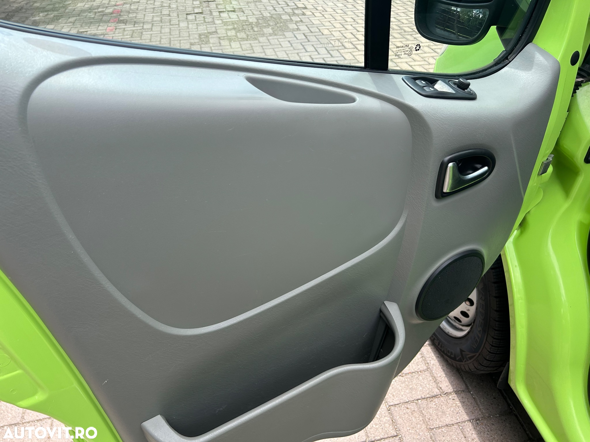 Renault Trafic 2.0 dCi 115 Combi L2H1 - 9