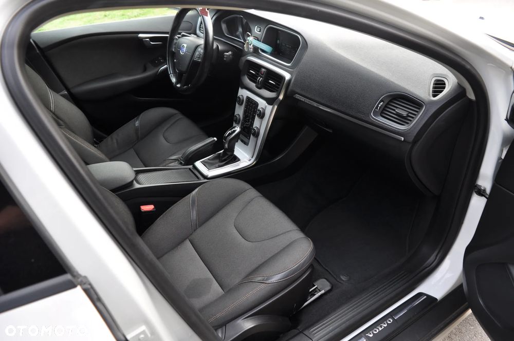Volvo V40 - 25