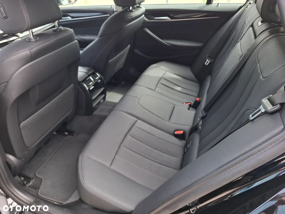 BMW Seria 5 530e Luxury Line sport - 11