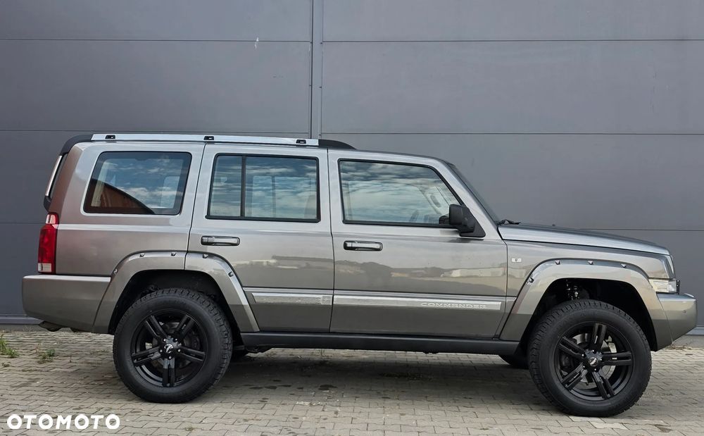 Jeep Commander 5.7 V8 Overland - 19