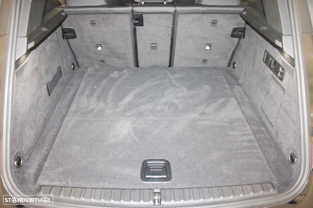 BMW iX xDrive 40 - 42