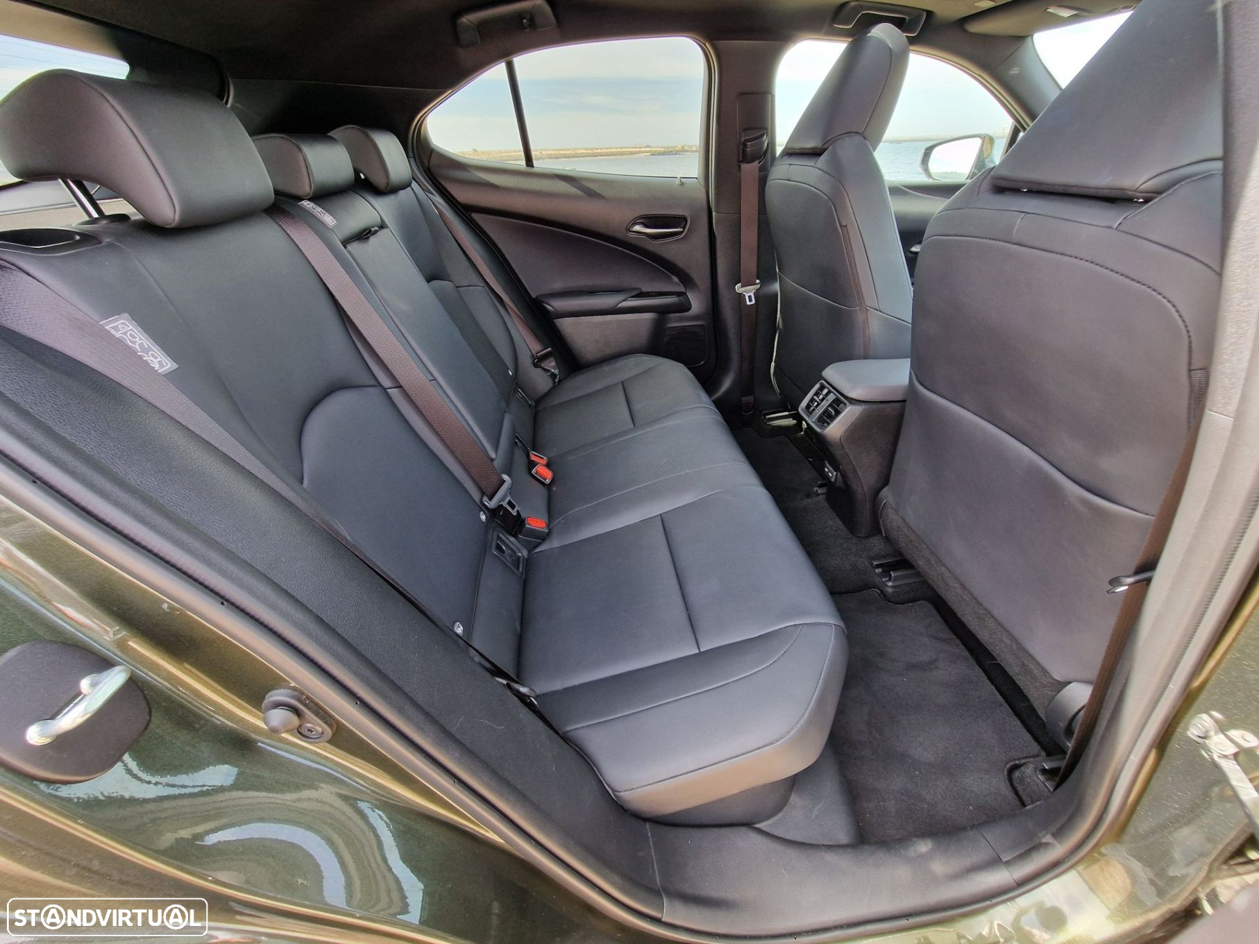 Lexus ux-250h Sport (Ecrã 12.3) - 19