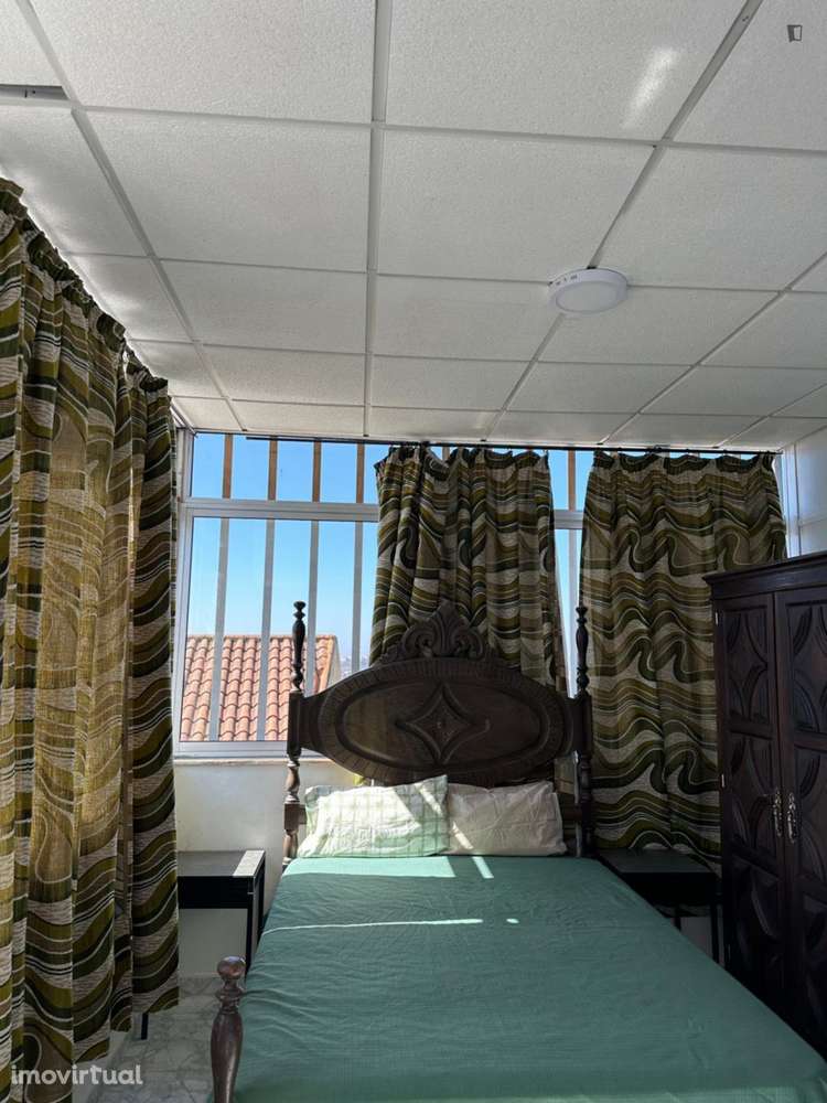 Quarto - localizado em Lisbon - Grande imagem: 5/17
