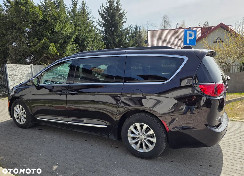 Chrysler Pacifica - 7