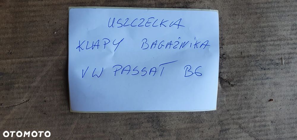 Uszczelka klapy bagażnika VW Passat B6 kombi - 8
