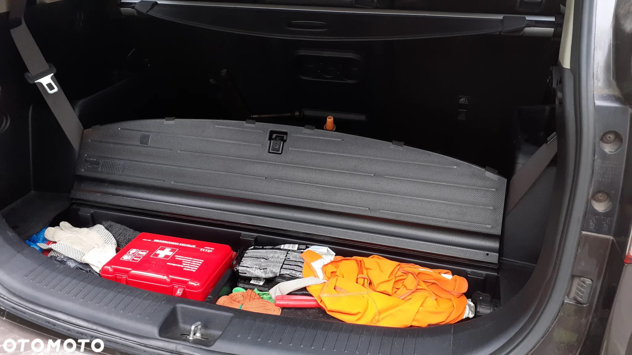 Kia Carens 1.6 GDI L 7os - 9