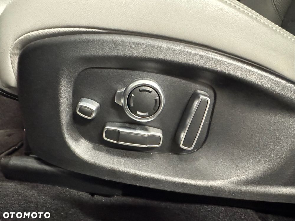 Jaguar E-Pace D165 AWD R-Dynamic SE - 25