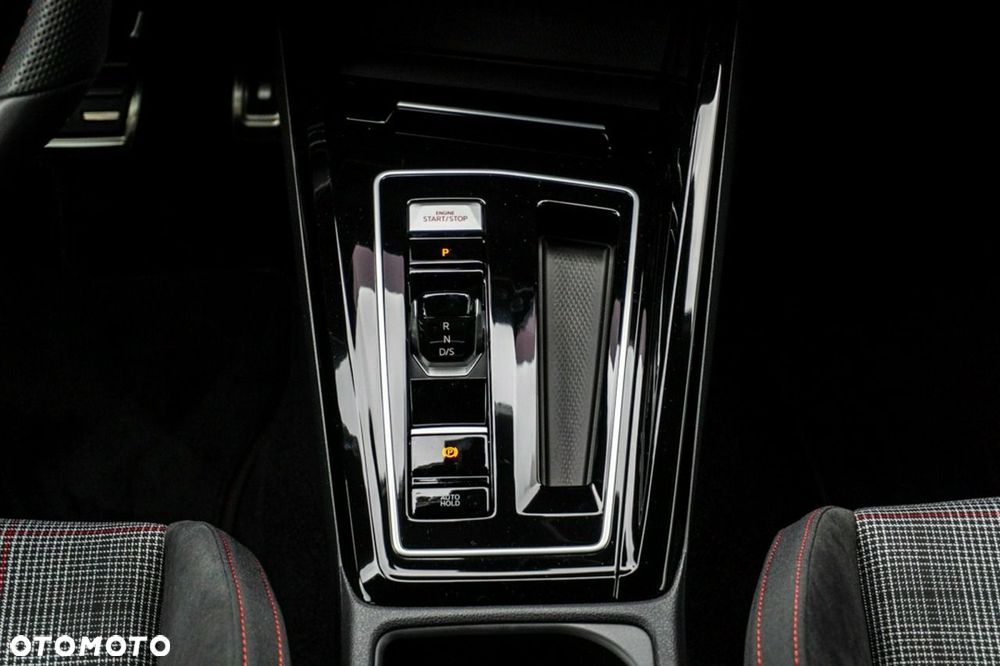 Volkswagen Golf - 24