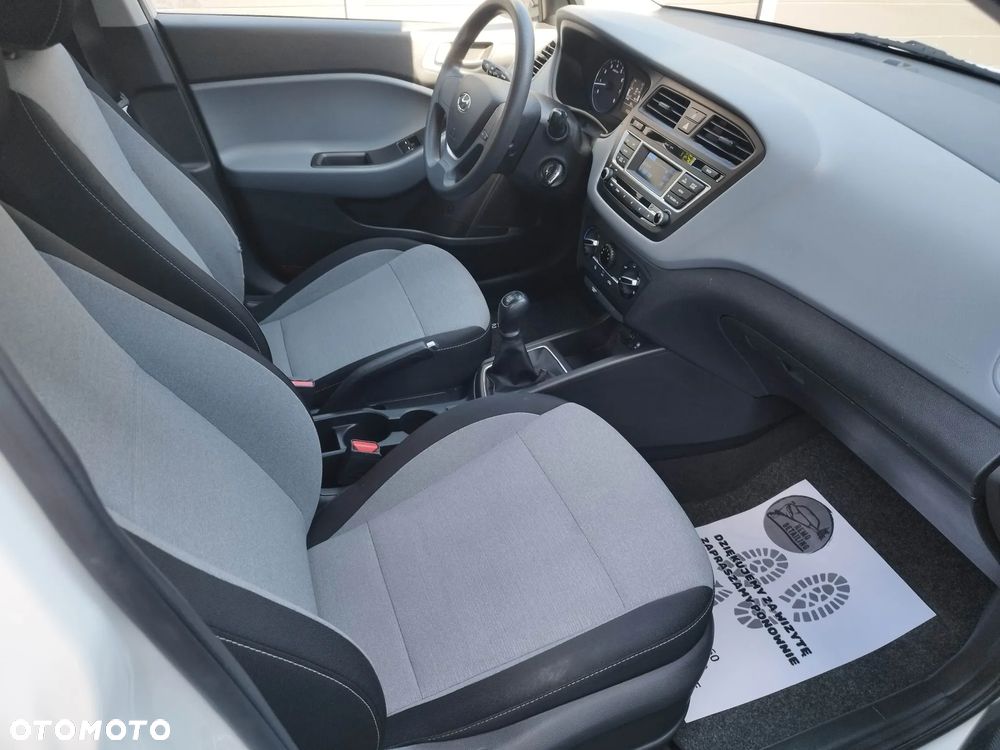 Hyundai i20 blue 1.2 Classic - 23