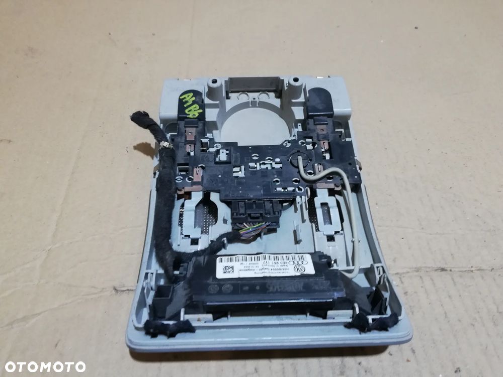 LAMPKA PODSUFITKI OŚWIETLENIE KABINY AUDI A4 B6 8E0951177 - 2