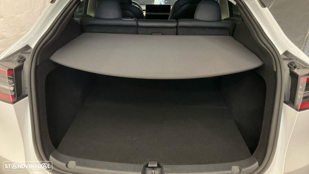 Tesla Model Y Long Range Dual Motor AWD - 9