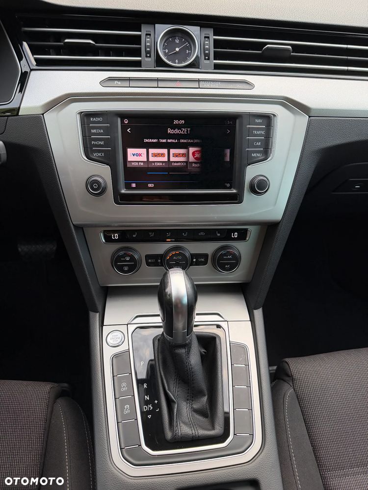 Volkswagen Passat 1.8 TSI (BlueMotion Technology) DSG Comfortline - 33