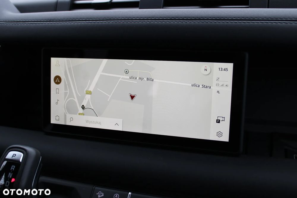 Land Rover Defender - 32