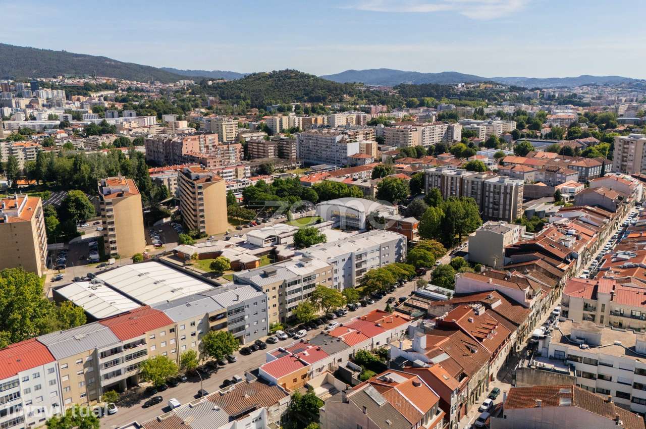 Apartamento T3 Renovado c/ Garagem Fechada e Elevador, São Vítor Br... - Grande imagem: 4/40