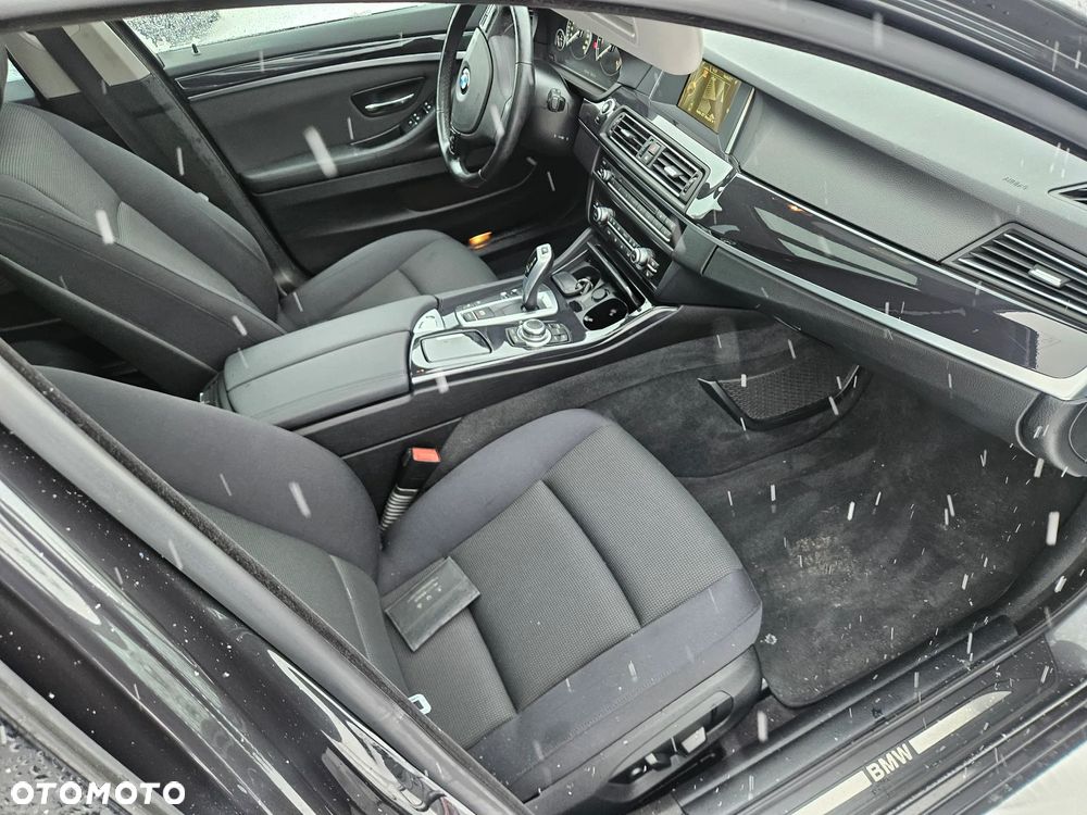 BMW Seria 5 520d xDrive - 17