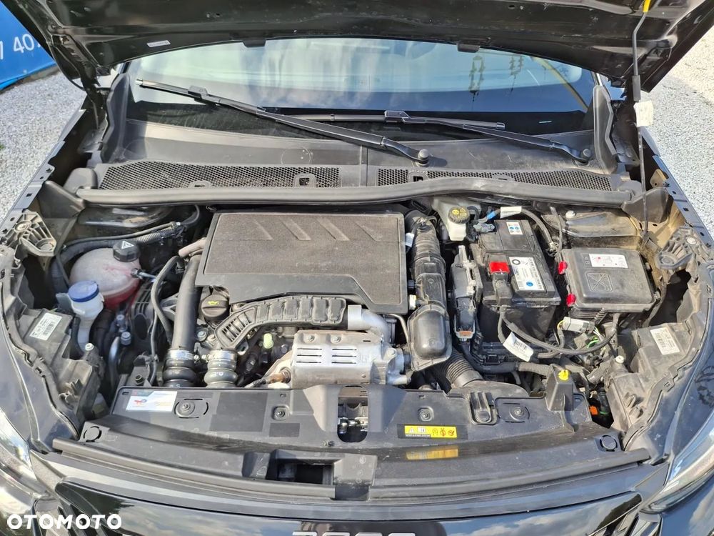 Peugeot 2008 1.2 PureTech Allure S&S EAT8 - 31