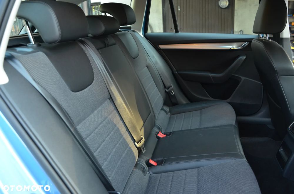Skoda Octavia 1.6 TDI Elegance DSG - 23