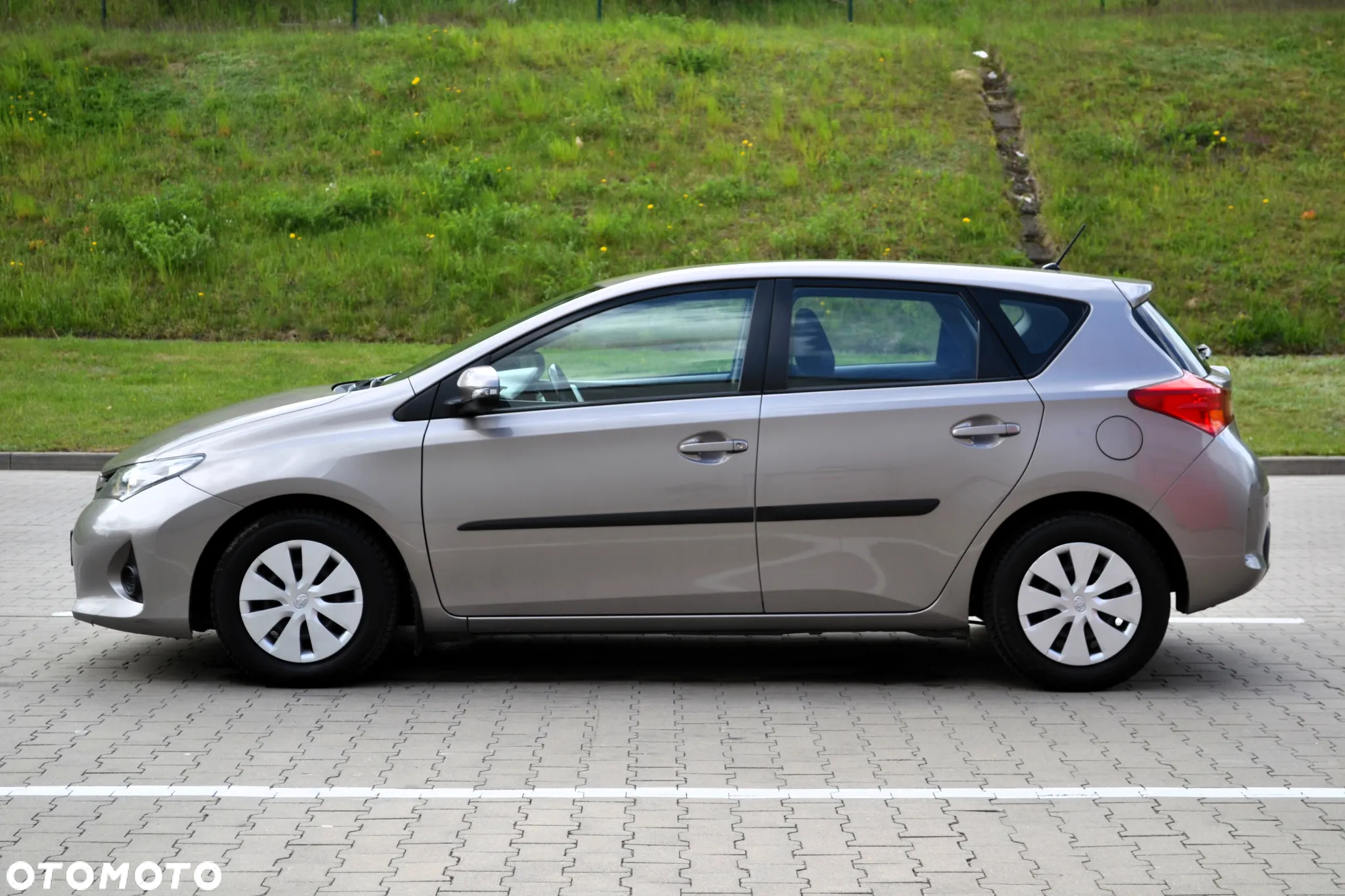 Toyota Auris 1.33 VVT-i Life Comfort - 24