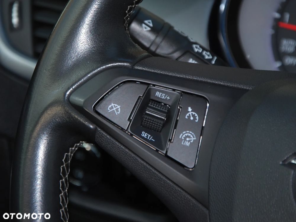 Opel Astra 1.4 T Enjoy S&S - 31