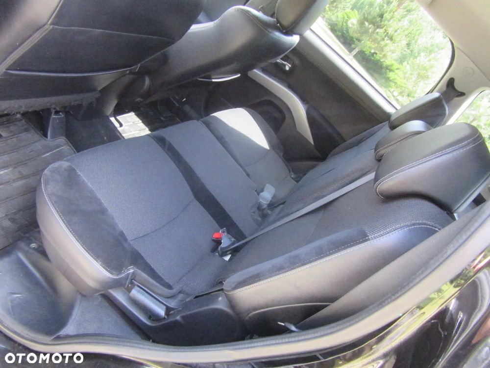 Mitsubishi Outlander - 12