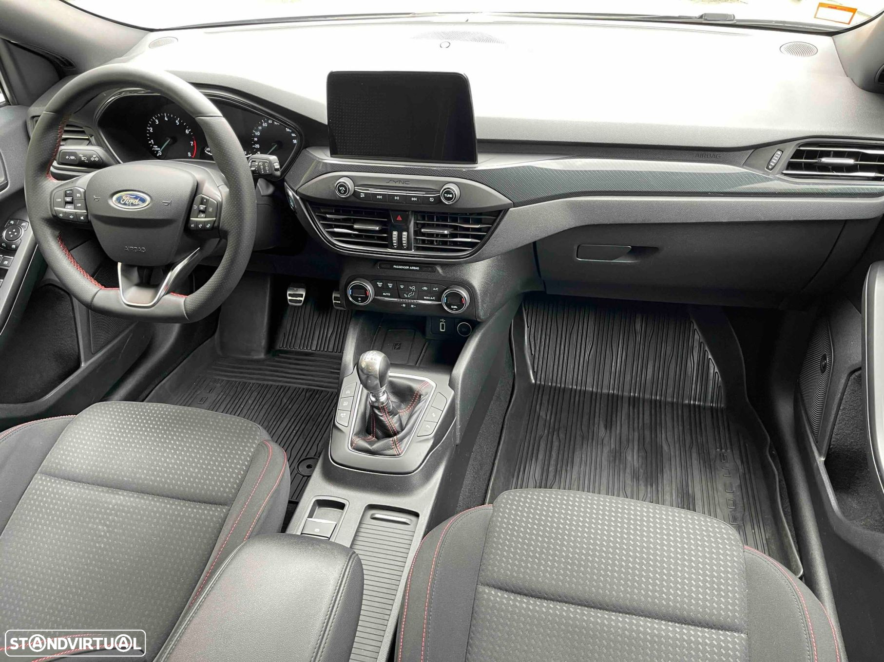 Ford Focus 1.0 EcoBoost ST-Line - 33