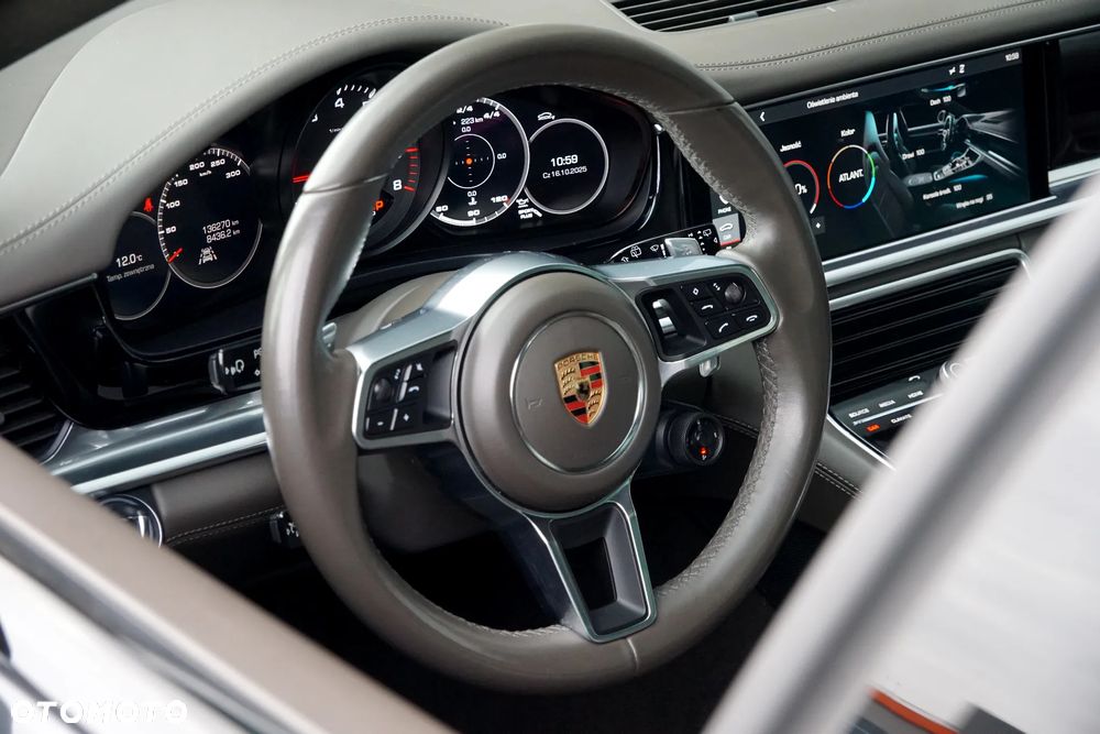 Porsche Panamera 4 Sport Turismo - 23