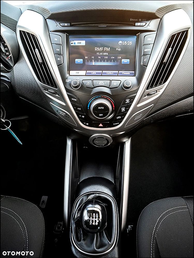 Hyundai Veloster - 27