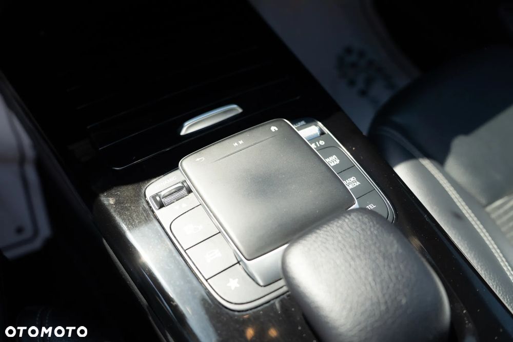 Mercedes-Benz CLA 250 e 8G-DCT Special Edition - 13