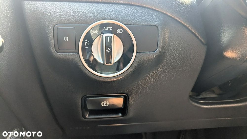Mercedes-Benz GLA 200 d 4-Matic - 36