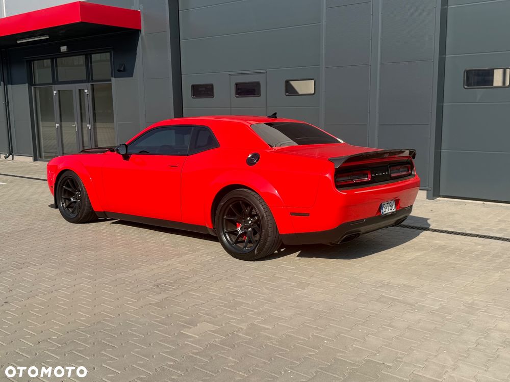 Dodge Challenger - 8