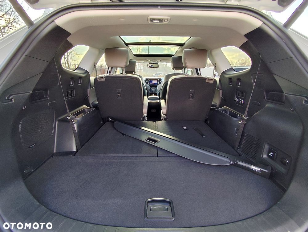 Hyundai Grand Santa Fe - 10