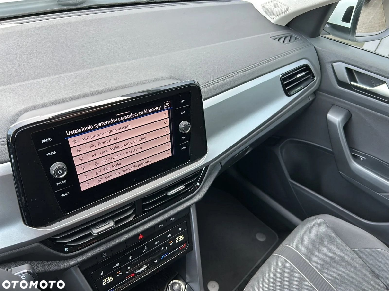 Volkswagen T-Roc - 15