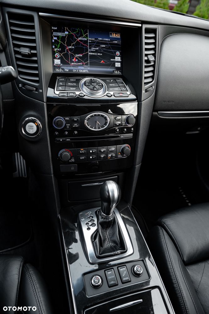 Infiniti QX70 3.7 AWD S - 36