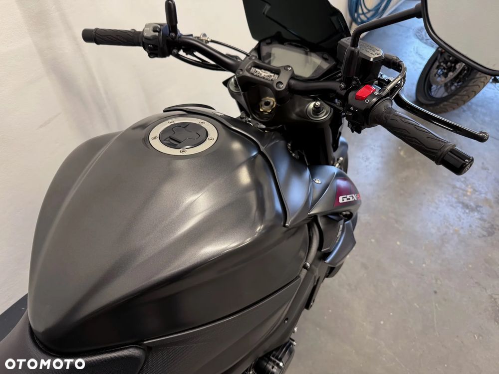 Suzuki GSX - 29