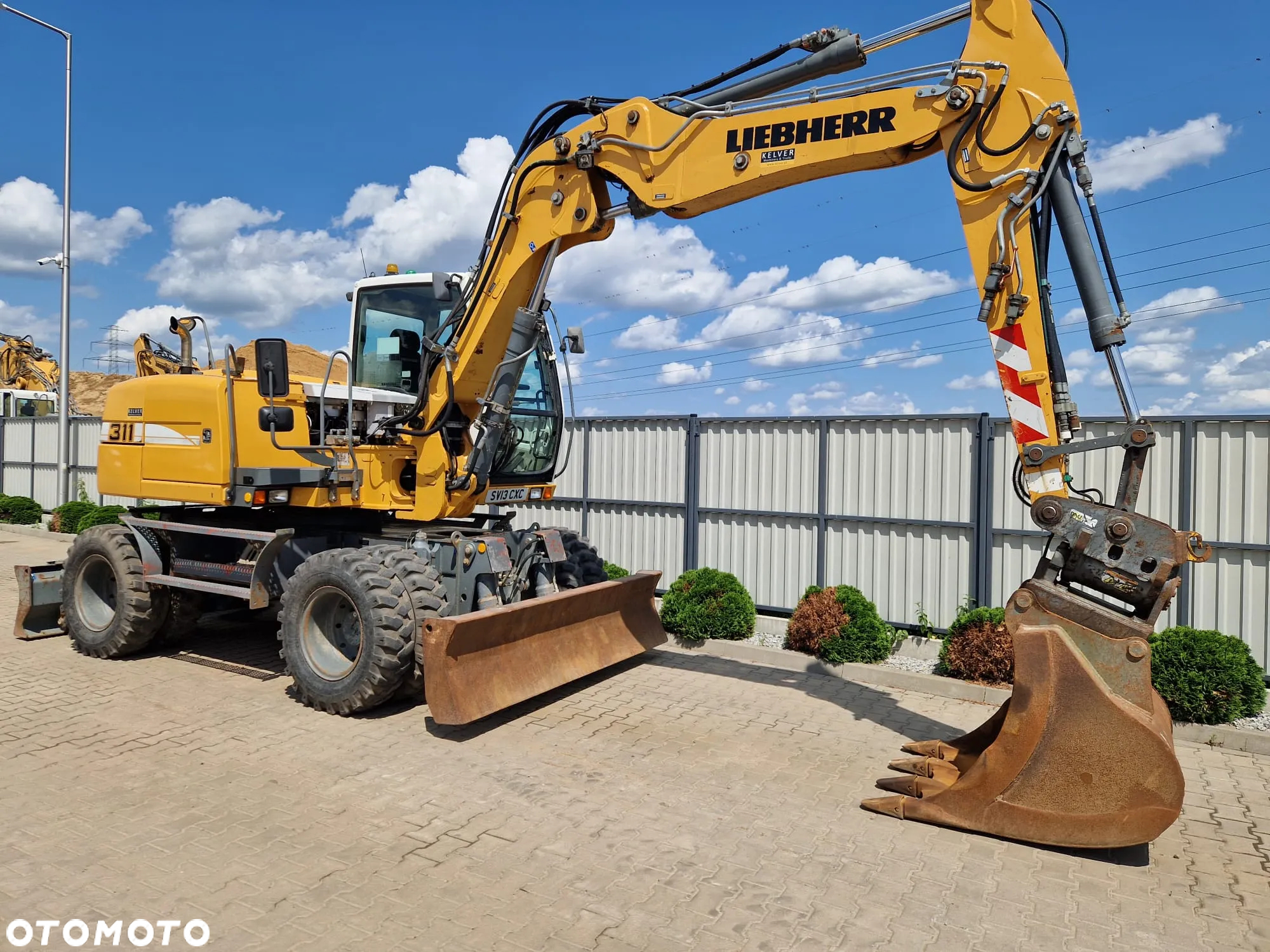 Liebherr A311 Litronic * 2013r. * 10 599 mth * Powertilt * 4x skrętne koła * - 14