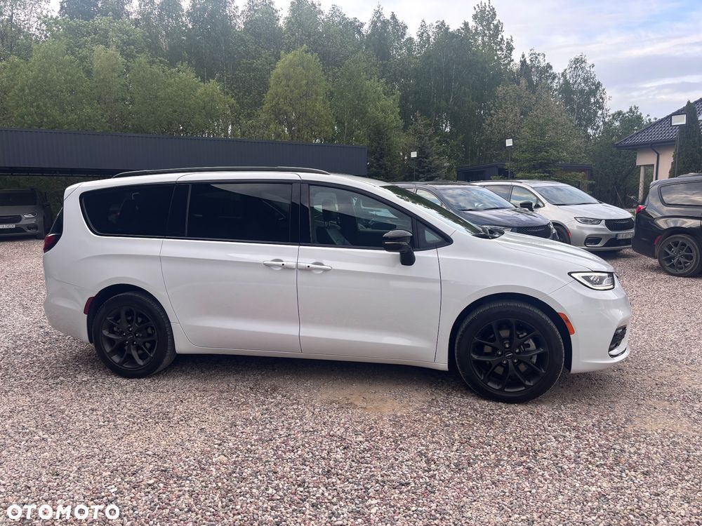 Chrysler Pacifica - 3
