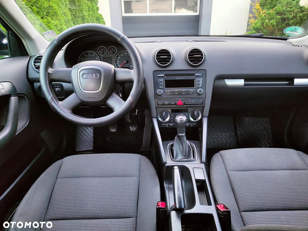 Audi A3 Sportback 1.6 FSI Ambiente - 8