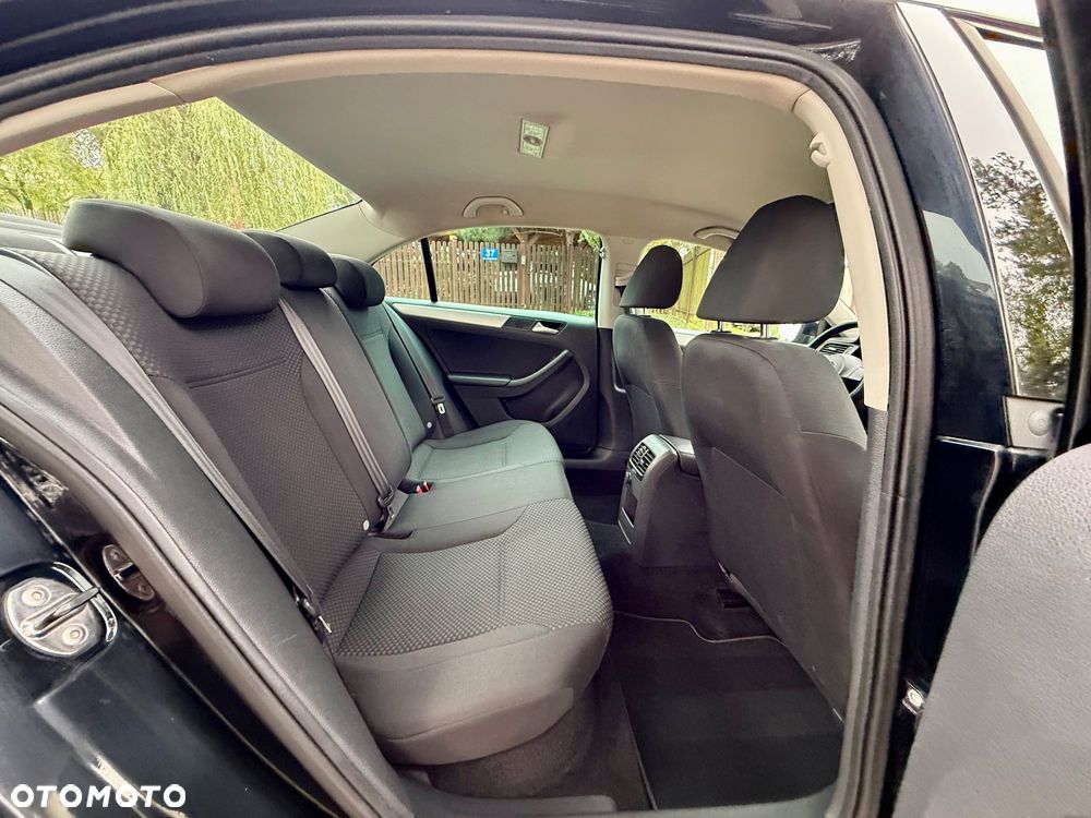 Volkswagen Jetta 1.6 TDI Comfortline - 29