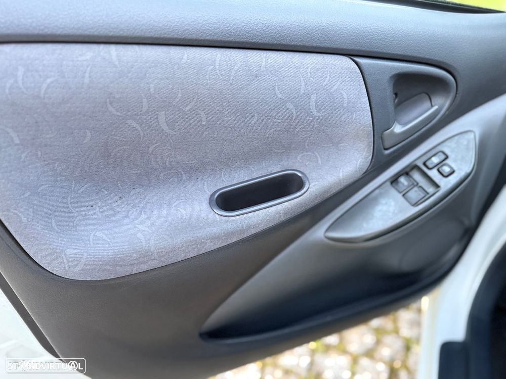 Toyota Yaris 1.0 Luna TA - 11