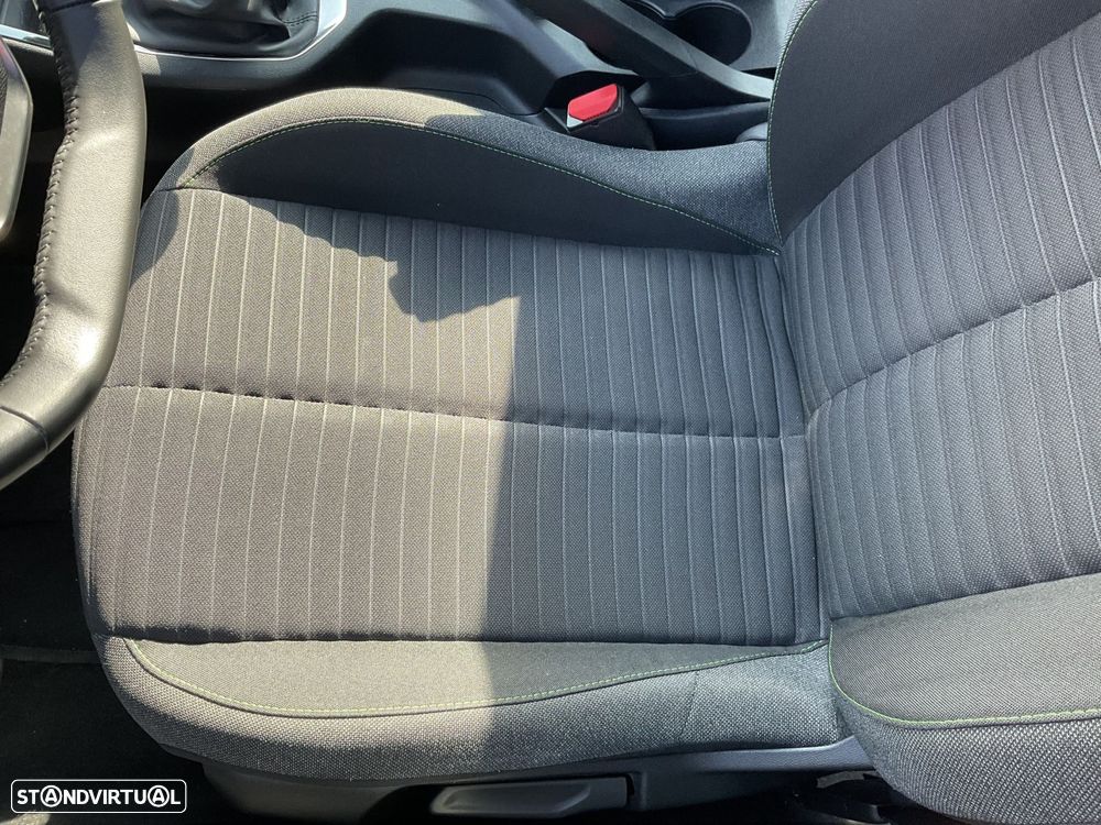 Peugeot 2008 1.2 PureTech Active Pack - 21